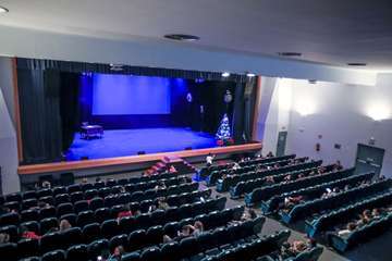 El Teatro de Telde rebosa de magia con el musical 'Al Revés en Navidad'/TA.